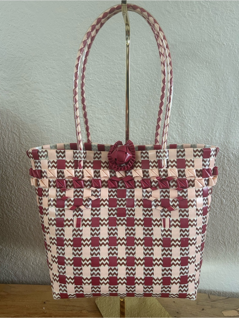 Handwoven Plastic Tote Bag Maroon Pink Checkered Market Beach Basket 13x5x9”Mint